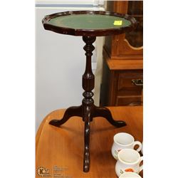 SMALL WOOD ESTATE VINTAGE STAND ON CHOICE