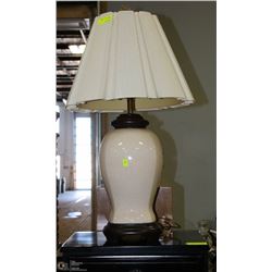 VINTAGE STYLE WOOD BASE TABLE LAMP