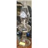 Image 1 : VINTAGE GLASS OIL LAMP WITH EAGLE SHADE