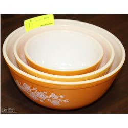 VINTAGE SET MIXING BOWLS UNUSED