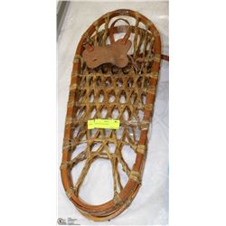 PAIR OF SNOW SHOES