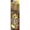 Image 1 : VINTAGE OIL LAMP