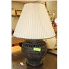 Image 1 : ESTATE CAST IRON LAMP