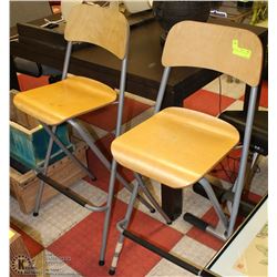 A PAIR OF FOLDING BAR STOOLS