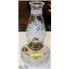 Image 1 : ESTATE GLASS FLORAL OIL LAMP