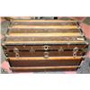 Image 1 : ANTIQUE STEAMER TRUNK