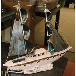 VINTAGE MADE IN JAPAN CERAMIC LAMP SHIP