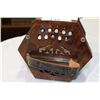 Image 2 : ANTIQUE SQUEEZE BOX