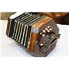 Image 3 : ANTIQUE SQUEEZE BOX