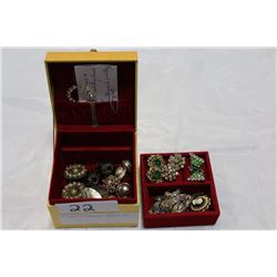 12 PAIR OF EARRINGS BROACH ETC