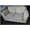 Image 1 : BROYHILL LOVESEAT WITH COVER