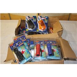 LOT OF HAND CRANK AND LED FLASHLIGHTS