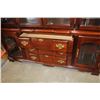 Image 2 : 2-PIECE MAHOGANY FINISH CHINA CABINET
