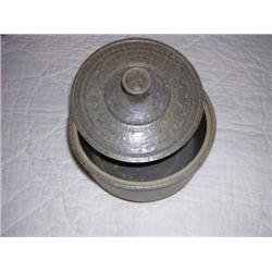 UND Pottery - vase with lid