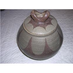 UND Pottery - bowl with lid