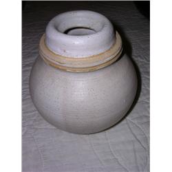 UND Pottery - White vase w/ lid