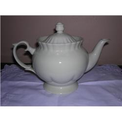 White Ceramic Tea Pot 7.5"