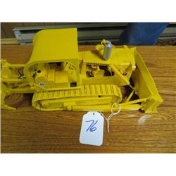 International TD25 with hyd. dozer and rear ripper 1/25 scale