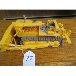 Caterpillar D8 with hyd. dozer and rear ripper, Plastic 1/25 scale