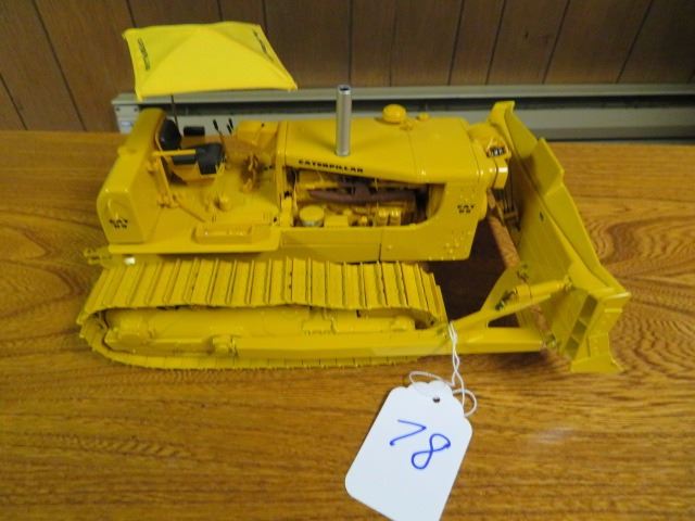 Caterpillar D9 with Cable dozer and rear ripper 1/25 scale