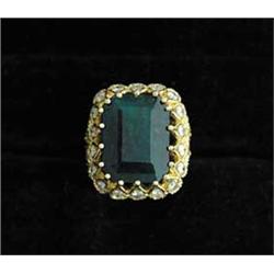 EMERALD & DIAMOND RING