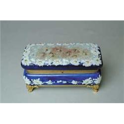 WAVE CREST GLOVE BOX