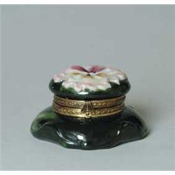 WAVE CREST BLOWNOUT PANSY BOX