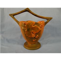 Roseville Bushberry brown basket, #370, 8"