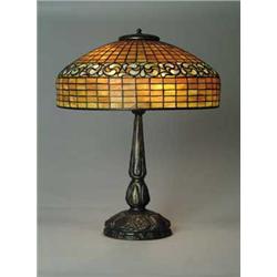 TIFFANY SWIRLING LEAF TABLE LAMP