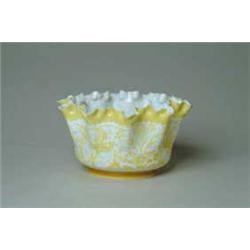 BEAUTIFUL MT. WASHINGTON TYPE CAMEO RUFFLED GAS LIGHT SHADE