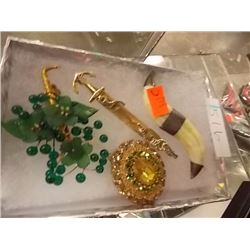 ASSORTED VINTAGE BROTCHES