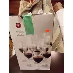 SET OF WINE GLASSES - 12 TTL