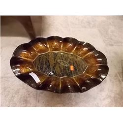 ART GLASS DESIGNED SERVING DISH