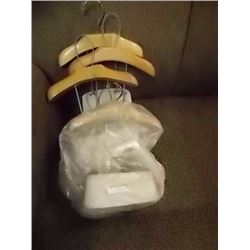 CLOTHING DISPLAY - DISLAY  W/ STAND - SHORT - 4TTL