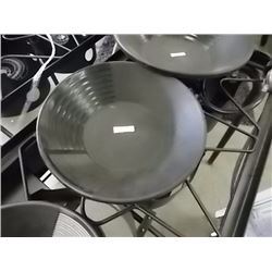 NEW GOLD PAN - ESTWING - BLACK PLASTIC - MED