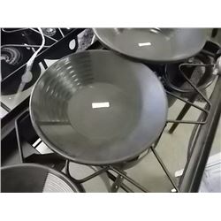 NEW GOLD PAN - ESTWING - BLACK PLASTIC - MED