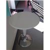 Image 1 : White Table Adjustable