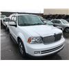 Image 2 : 2006 LINCOLN NAVIGATOR, 4 DOOR SUV, WHITE, VIN # 5LMFU28516LJ30069