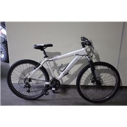 WHITE NORCO WOLVERINE 8 SPEED FRONT SUSPENSION MOUNTAIN BIKE WITH FRONT DISC BRAKES