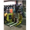 Image 1 : YALE MSW030SCN12TV083 2800LBS 2 STAGE ELECTRIC PALLET MOVER/LIFT