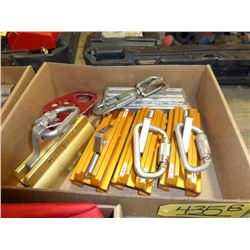 Box of various tower slides (4) includes (1) block