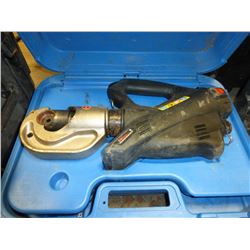 Thomas & Betts Battery Operated Hydraulic Lug Compression Tool Pkg -  Tool,  Charger, (2) Batteries,