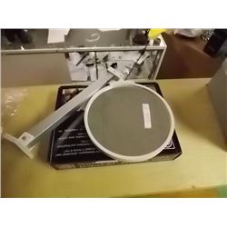 MAKE-UP MIRROR - NEW - REVERSABLE