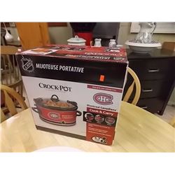 NHL ELECTRIC CROCK POT in open box - STR