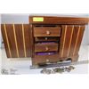 Image 1 : JEWELLERY BOX WITH CONTENTS