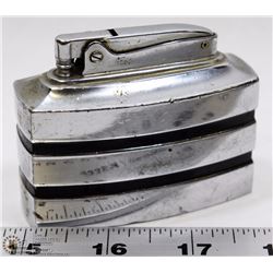 196) VINTAGE LIGHTER