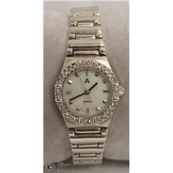 LADIES QUARTZ WATCH W/MOTHER OF PEARL