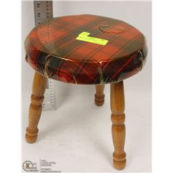 VINTAGE MILKING STOOL