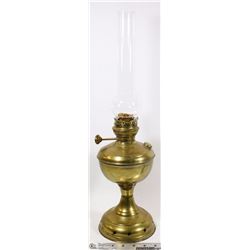 VINTAGE OIL LAMP WITH SHADE
