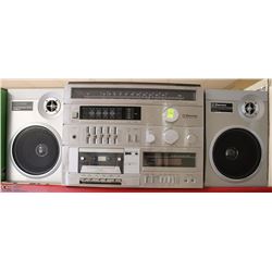 EMERSON STEREO SYSTEM MC1500 RECORD PLAYER